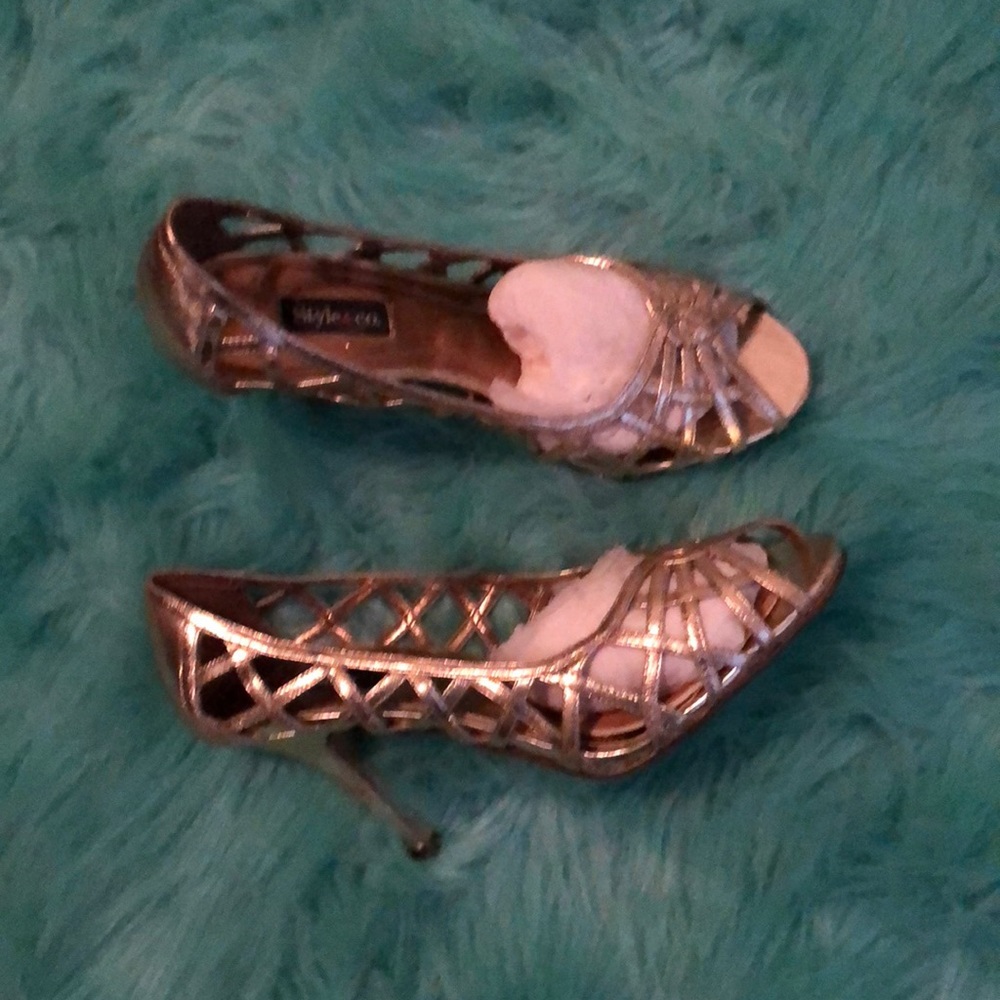 GOLD HEELS...